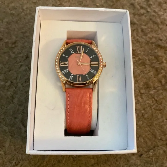 Bertha Watch: Sadie Mother of Pearl. NWOT. FRONT_3ea85657-2df2-4810-86ed-  main image 3